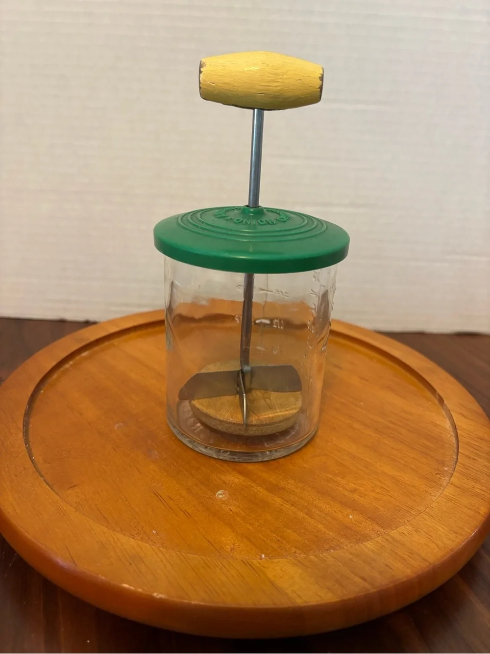 Vintage ANDROCK Handheld Onion Chopper with Green Lid & Yellow Handle Glass Jar